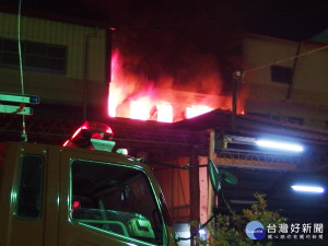 大村鄉住宅凌晨傳火警　惡火吞噬3人救出送醫