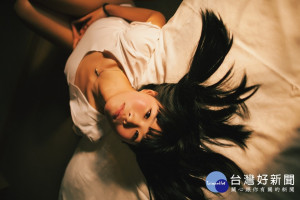 依據美國《每日醫學》網站的報導，一份發表在《內科醫學誌》（Archives of Internal Medicine）的研究報告指出，男人若盯著女性的大胸部看，不僅可幫助正面思考，且能維持心理健康，甚至延長壽命。不過報告也說，多看可愛動物，也會出現相同的正面積極效果。（圖／Pixabay）
