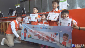 台哥大辦兒童體驗營　小小店長賣萌迎賓