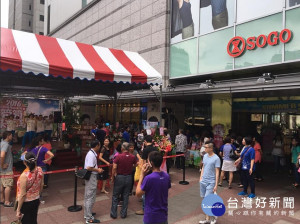 SOGO百貨天母店的皇品珍浙川料理，在北市府聯合稽查中，被查出有食材放置地面、垃圾桶及私人物品未與食材有效區隔、通風口不潔等違規情形（圖／SOGO天母店Facebook）