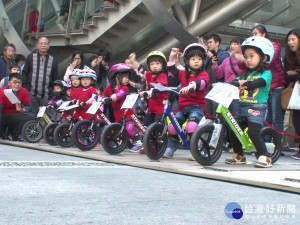 划步車報名秒殺 孩童競賽運動家精神