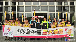 全中運聖火昨天傳抵苗栗縣。（記者許素蘭／攝）