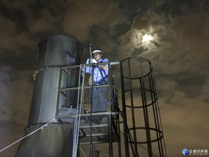 稽查人員漏夜出動