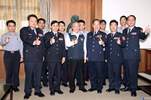 縣長接見新任分局長及表揚破案有功員警。（圖／許素蘭攝）