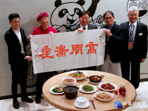 麻辣新風暴，開飯川食堂進駐南紡購物中心。