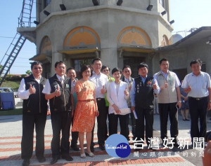 立委蘇治芬邀請文化部長鄭麗君造訪北港，與文史工作者以在地小旅行方式導覽充滿文化底蘊的老鎮。（記者陳昭宗拍攝）