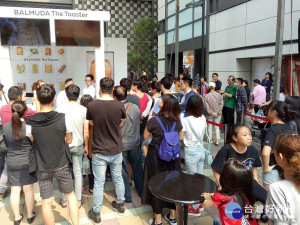 日系家電再掀旋風，烤麵包神器挑戰民眾味蕾。