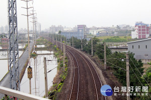 民調顯示多數宜蘭縣民企盼鐵路高架化早日完成。（圖／記者陳木隆攝）