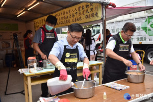 教導市民廢食用油製作成環保肥皂
