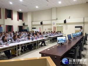 太平警方辦義警常訓，請醫生講保健。（圖／林重鎣攝）