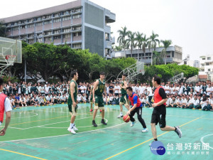 台啤籃球隊到僑泰友誼賽。林重鎣攝