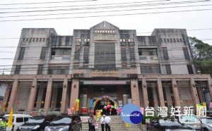 東勢社區活動中心及圖書館，外觀及內裝略顯老舊，市府規劃投入660萬餘元，進行整修更新。