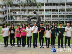 僑泰高中有12人錄取科大繁星。（圖／林重鎣攝）