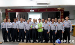 南投縣竹山鎮竹山警察分局於21日在該分局4樓禮堂舉辦106年義警常年訓練，縣議員張志銘致贈義警服勤裝備，並給予嘉許和肯定。