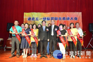 桃園市長鄭文燦出席「台灣機械、電工、紡織、食品業聯合會慶祝106年五一勞動節聯合表揚活動」。
