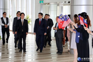 馬來西亞雪蘭莪州州務大臣拿督斯里阿茲敏阿里率35人參訪團，今（26）日參訪南部科學園區。