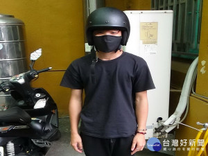 被烏日警方捕獲的車手。林重鎣攝