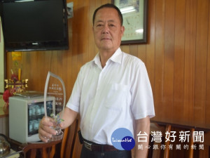 外埔區農會推動水流東休閒農業區，獲農委會評為甲等並頒獎表揚，

總幹事李錦東認為工程浩大，獲獎後的他，頗有壓力感。（記者陳榮
昌攝）