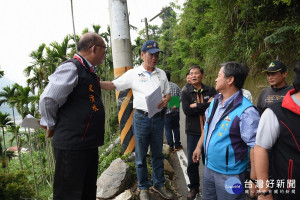 林縣長會勘信義豐丘村敦福路　將拓寬改善