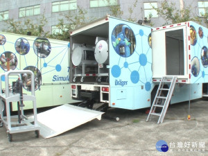 毒災空污演練 5千萬毒災訓練車初亮相