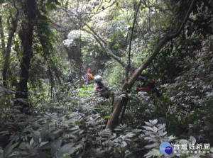 迷路的男子無法說出明確地點致搜救人員更增困難度。（南投消防局提供） 