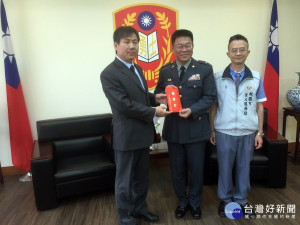 軍友保險公司致贈慰問金   陸軍專校校長感謝饋贈
