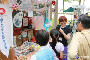 民眾攜家帶眷來參與博物館節活動。(圖/台南市政府提供)