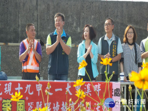 立委爭取大里溪畔作風箏場地。林重鎣攝
