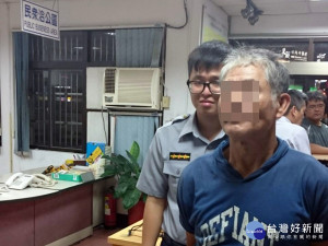 開無牌車可疑男子  在家中起出毒品吸安器9組