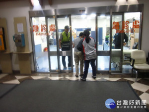 女子被不明物咬昏迷送醫。林重鎣攝