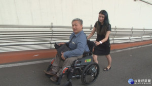 市民地下停車場有障礙　輪椅族與車爭道