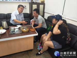 家屬到烏日派出所致謝。林重鎣攝