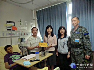 市府關心住院官兵    兵役科軍服站醫院探視