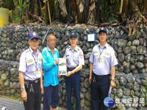 太平警方和守望相助隊巡邏蕉園。林重鎣攝