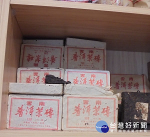 台北市岩韻茶行販售的「雲南普洱茶磚」，竟驗出台灣早已禁用的農藥DDT，北市衛生局要求販售業者下架問題普洱茶磚並銷毀。圖／台北市衛生局）