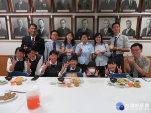 完全食農概念所有食材都是在地學生做的
