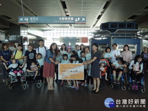 高鐵招待南投學童。林重鎣攝