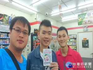 大里警員阻詐。林重鎣攝