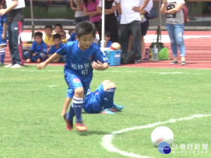 縣長盃足球賽登場 七十五隊輪番上陣