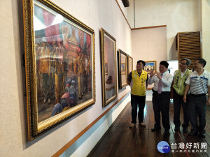 彰化市長邱建富、縣議員林世賢、彰化市民代表楊富鈞參觀謝宗興老師作品。