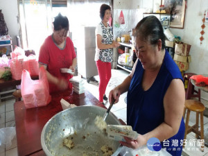 龍津派出所志工慶祝警察節。林重鎣攝