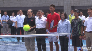 總統視察內湖網球中心　為選手加油打氣