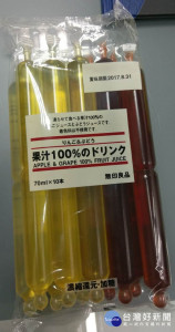 「無印良品」出品的「蘋果&葡萄凍飲」產品，先前爆出產品內可能含有黴菌，因此日本總公司5月31日就下令日本、台灣、香港、新加坡、馬來西亞、等地分公司的店面回收相關產品。不過因台灣無印良品公司接獲消息後，未主動台北市衛生局通報，被衛生局以違反《台北市食品安全自治條例》第10條規定，裁處罰鍰新台幣3萬元。（圖／台北市衛生局）