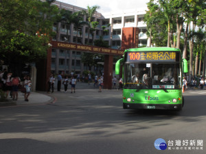 ▲考季將臨，高適交通局與客運業者合作推出主題公車，為乘客們祈福。（圖／記者潘姿瑛攝）