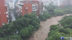 建商不當開發丹鳳山　暴雨侵襲泥水四溢