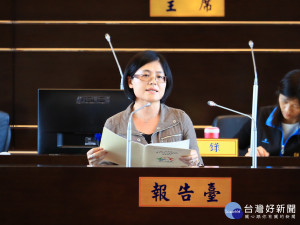 勞工局長黃荷婷