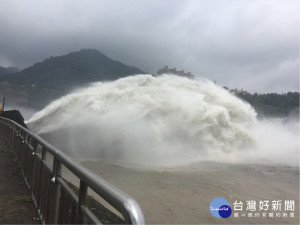 石門水庫洩洪