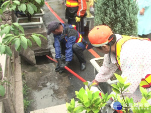 梅雨汛期雨勢大 環保局加強清溝