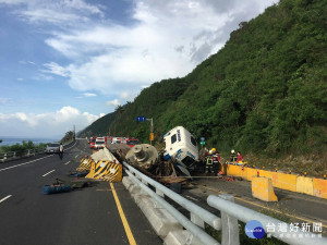 南迴公路大貨車事故多 大武警籲小心駕駛（圖／台東縣警察局大武分局提供）