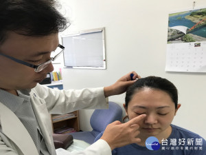 仁愛醫院中醫部為考生調理。林重鎣攝